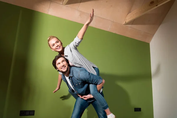 Handsome Man Giving Piggyback Ride Smiling Wife Having Fun Apartment — Stock Photo, Image