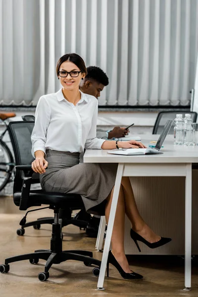 Selective Focus Smiling Businesswoman Eyeglasses Looking Camera Office African American — Free Stock Photo