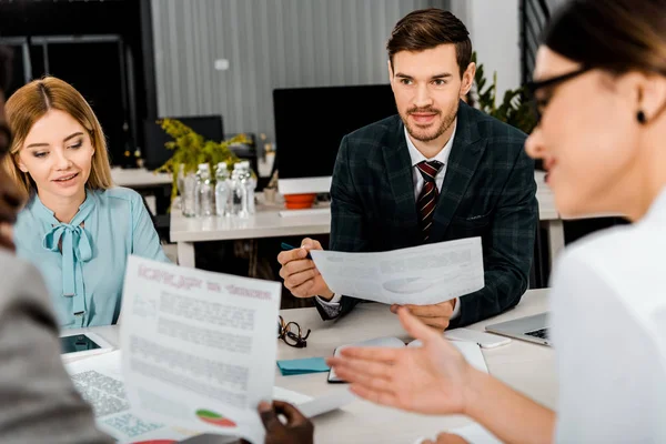 Partial View Multiethnic Businesspeople Having Discussion Meeting Office — Stock Photo, Image