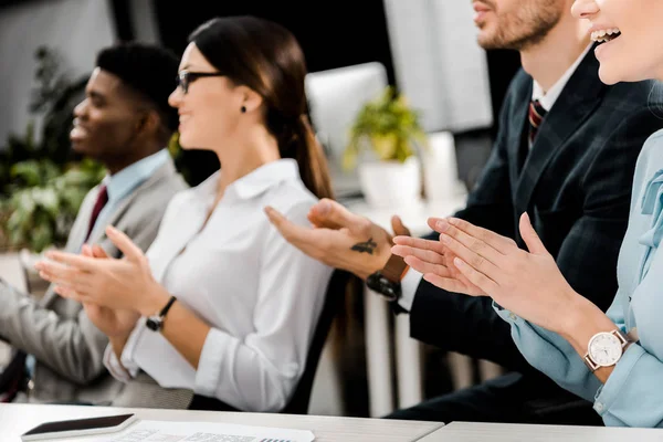 Partial View Multiracial Businesspeople Applauding Speaker Office — Stock Photo, Image