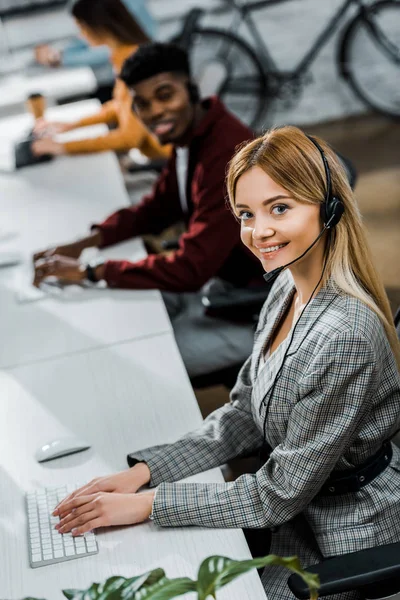 Multicultural Call Center Operators Headsets Workpalce Office — Stock Photo, Image