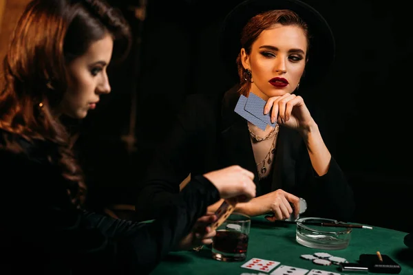 Attractive Girls Playing Poker Together Table Casino — Stock Photo, Image