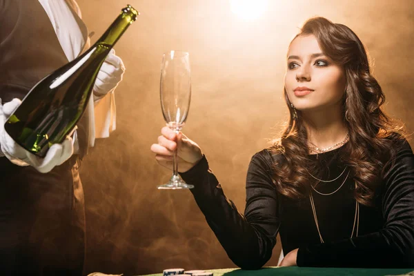 Waiter Pouring Champagne Glass Beautiful Girl Poker Table Casino — Free Stock Photo