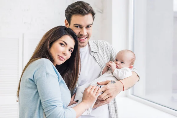 Portrait Young Parents Baby Home — Stock Photo, Image