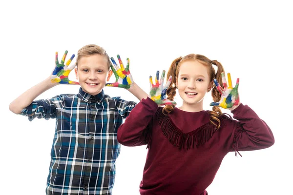 Милые Школьники Смотрящие Камеру Показывающие Руки Окрашенные Красочные Краски Изолированные — стоковое фото