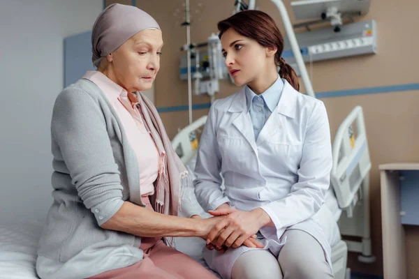 Worried Female Doctor Holding Hands Senior Woman Kerchief Cancer Hospital — Stock Photo, Image