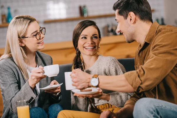 Cheerful Friends Chatting While Holding Cups Cafe — Stock Photo, Image