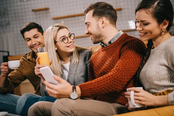 Cheerful Friends Looking Each Other While Taking Selfie — Stock Photo, Image