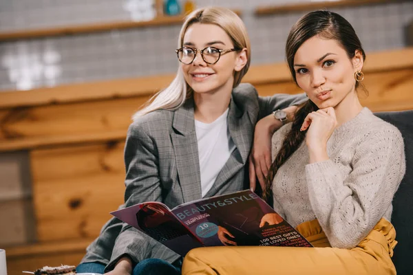 Attractive Woman Holding Beauty Magazine Sitting Friend — Stock Photo, Image