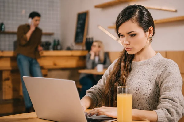 Serious Woman Typing Laptop While Sitting Cafe — Stock Photo, Image