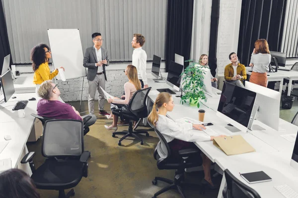 Professionella Unga Multiracial Företagare Arbetar Tillsammans Öppet Utrymme Office — Stockfoto