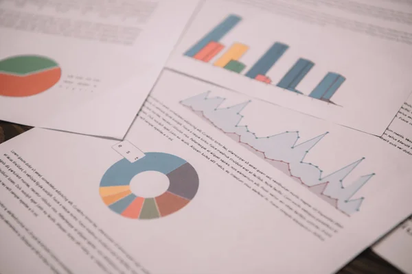 Nahaufnahme Von Geschäftsdokumenten Mit Diagrammen Und Diagrammen Für Die Strategie — Stockfoto