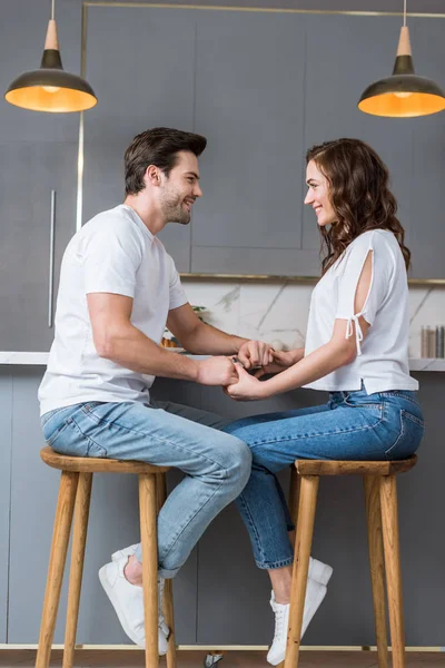 Happy Couple Sitting Chairs Holding Hands Kitchen — Stock Photo, Image