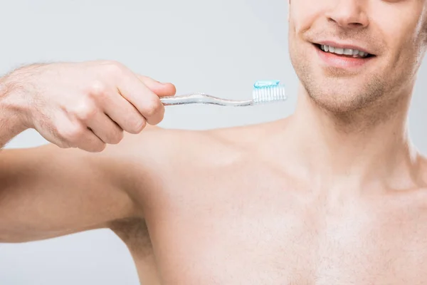 Обрізаний Вид Людини Тримає Зубну Щітку Зубною Пастою Ізольований Сірому — стокове фото