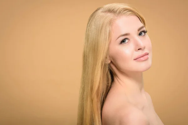 Gorgeous Woman Straight Hairstyle Looking Camera — Stock Photo, Image