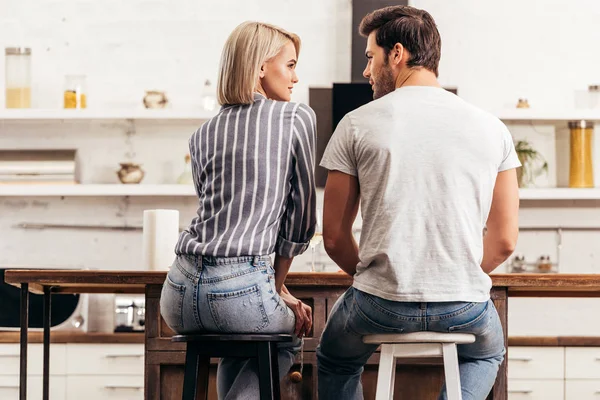 Rear View Boyfriend Attractive Girlfriend Sitting Chairs Kitchen — Stock Photo, Image