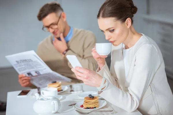 Adult Couple Reading Newspaper Drinking Tea Ignoring Each Other Breakfast — Stock Photo, Image