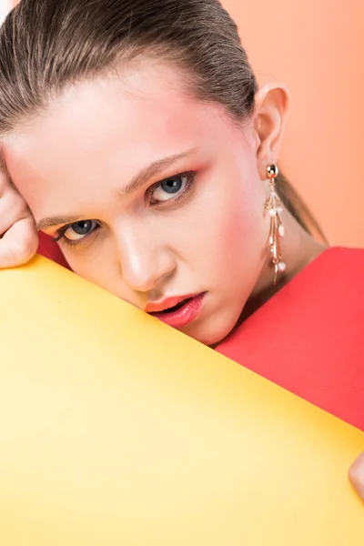 Beautiful Stylish Girl Limelight Paper Looking Camera Posing Living Coral — Stock Photo, Image