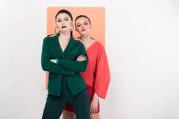 Confident Fashionable Young Women Looking Camera Posing Living Coral Background — Stock Photo, Image