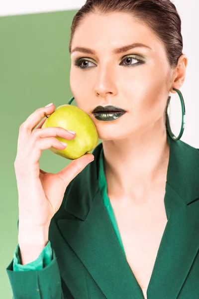 Selective Focus Beautiful Stylish Woman Holding Apple Posing Sea Green — Stock Photo, Image
