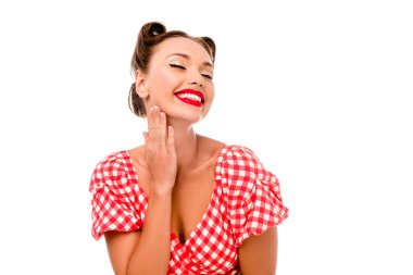 Gülümseyen ve üzerinde beyaz izole kamera bakarak yanak, dokunmadan seksi güzel kadın