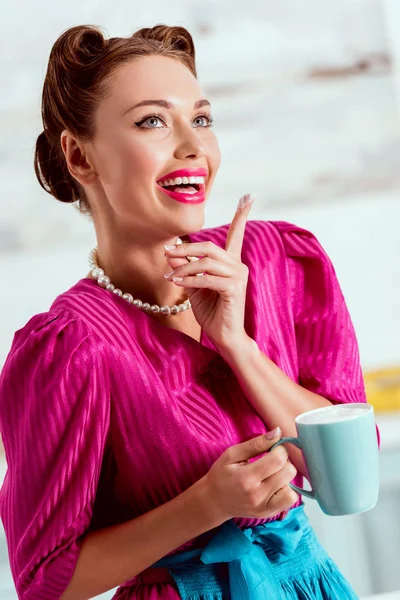 Stylish Pin Girl Crimson Dress Blue Apron Holding Coffee Cup — Stock Photo, Image