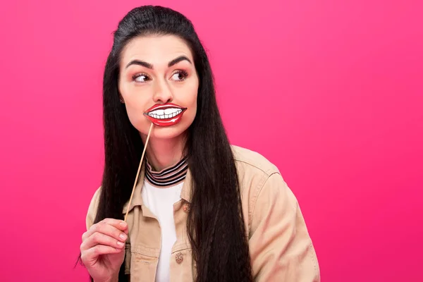 Joven Morena Mujer Celebración Divertido Labios Partido Palo Mirando Lejos — Foto de Stock