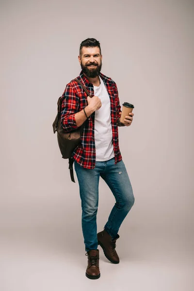 Homem Barbudo Feliz Camisa Quadriculada Segurando Café Para Isolado Cinza — Fotografia de Stock