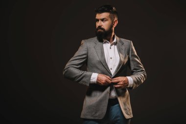 yakışıklı sakal işadamı izole kahverengi üzerine gri ceketli