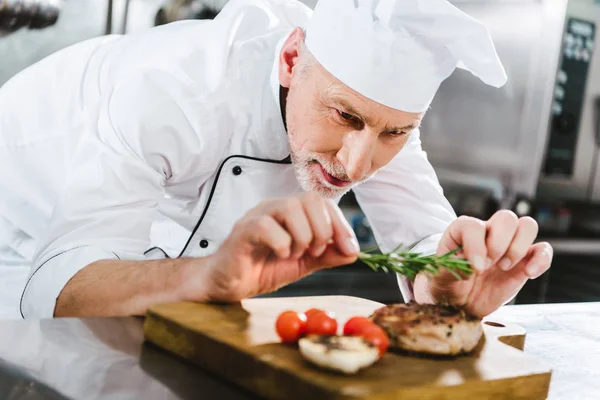 Selective Focus Male Chef Uniform Decorating Meat Steak Rosemary Restaurant — Stock Photo, Image