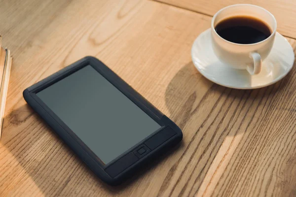 Ebook Blank Screen Lying Cup Coffee — Stock Photo, Image