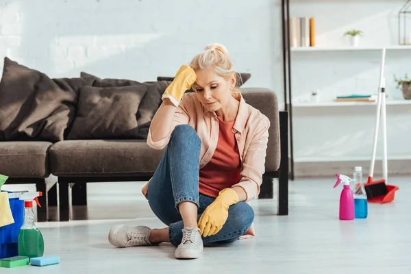 Tired Senior Woman Sitting Floor Cleaning Supplies — Stock Photo, Image