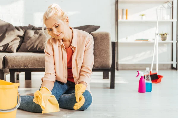 Tired Senior Woman Rubber Gloves Cleaning Floor Rag — Stock Photo, Image