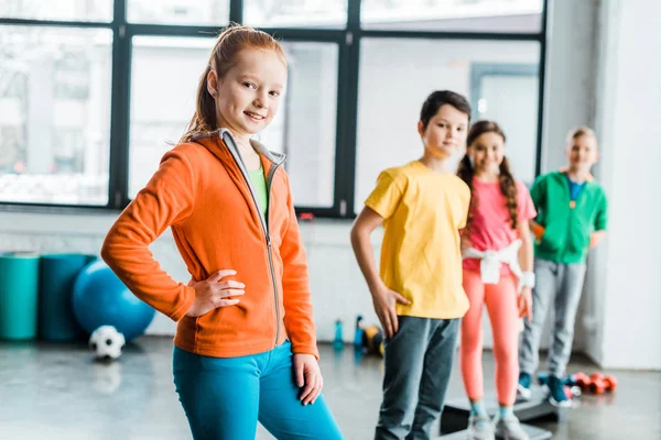 Grup Copii Care Pozează După Antrenament Sala Gimnastică — Fotografie, imagine de stoc