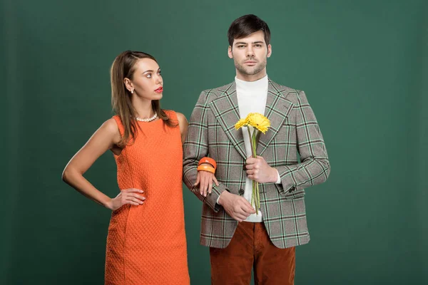 Beautiful Couple Vintage Clothes Flowers Isolated Green — Stock Photo, Image