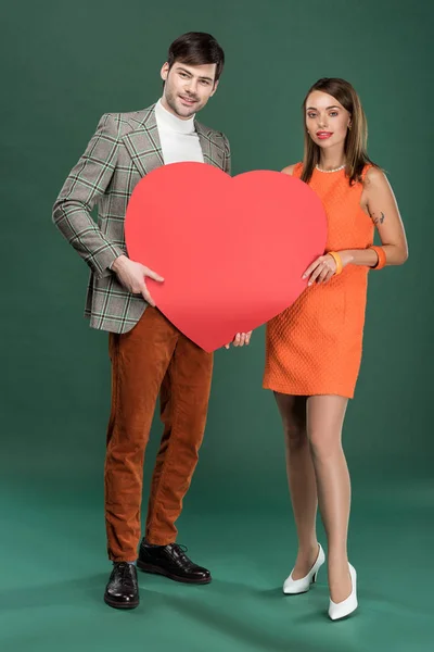 Beautiful Smiling Couple Holding Heart Shaped Paper Card Looking Camera — Stock Photo, Image