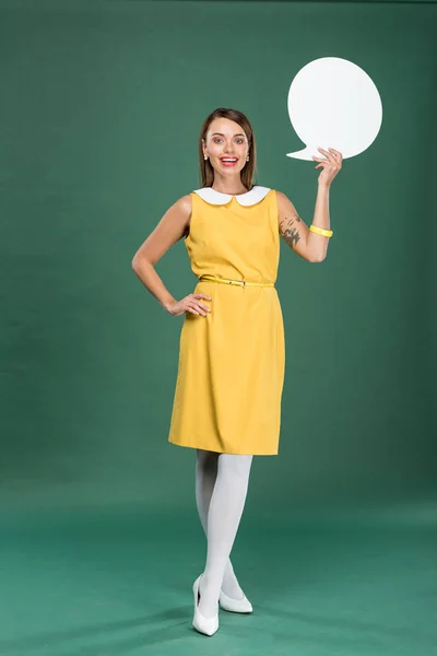 Beautiful Stylish Woman Yellow Dress Looking Camera Holding Speech Bubble — Stock Photo, Image