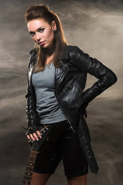 Beautiful Woman Leather Jacket Posing Electric Guitar Smoky Background — Stock Photo, Image