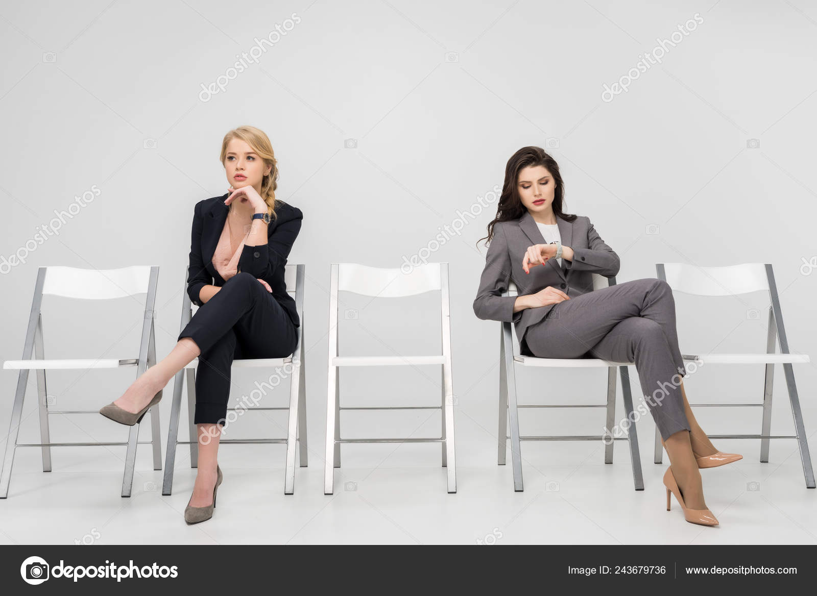 Woman sitting cross legged on yoga Stock Vector Images - Alamy