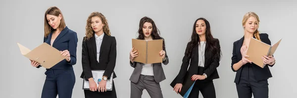 Attractive Young Businesswomen Holding Clipboards Folders While Standing Isolated Grey — Stock Photo, Image