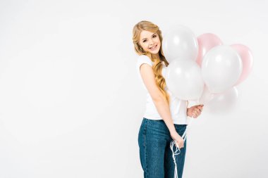  güzel gülümseyen kadın hava balonları tutarak ve kamera beyaz arka plan üzerinde seyir