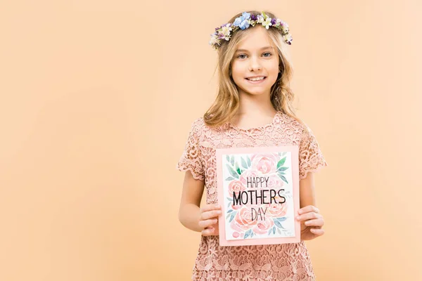 Entzückendes Lächelndes Kind Zartem Spitzenkleid Und Blumenkranz Mit Glückwunschkarte Zum — Stockfoto