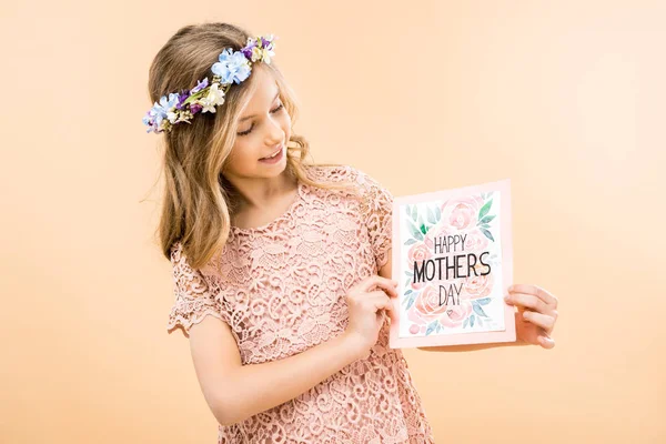 Niedliches Kind Rosa Spitzenkleid Und Floralem Kranz Mit Glückwunschkarte Zum — Stockfoto