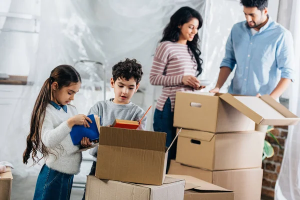 Selective Focus Cute Kids Holding Books While Parents Standing Boxes — Stock Photo, Image