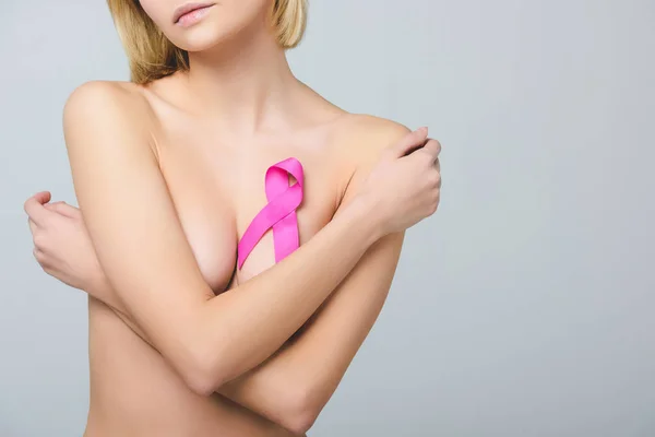 Beskuren Bild Naken Kvinna Med Bröst Cancer Awareness Menyfliksområdet Isolerad — Stockfoto