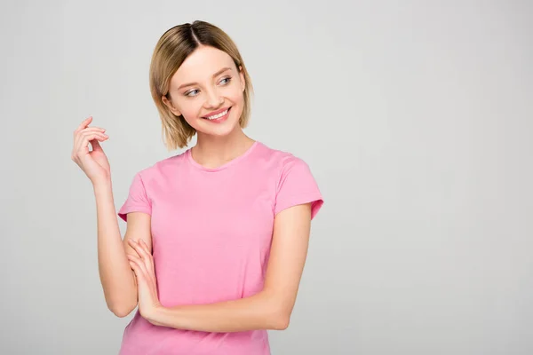 Hermosa Chica Sonriente Camiseta Rosa Posando Aislado Gris —  Fotos de Stock