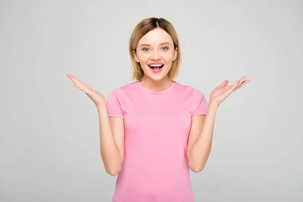 Opgewonden Mooie Blonde Vrouw Geïsoleerd Grijs — Stockfoto