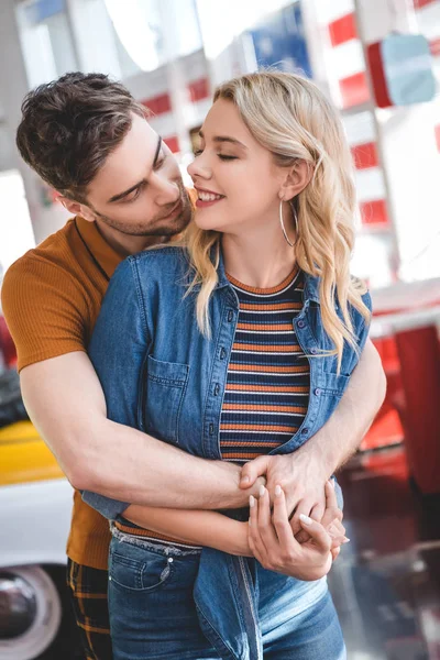 Beautiful Couple Smiling Looking Each Other Hugging Cafe — Stock Photo, Image