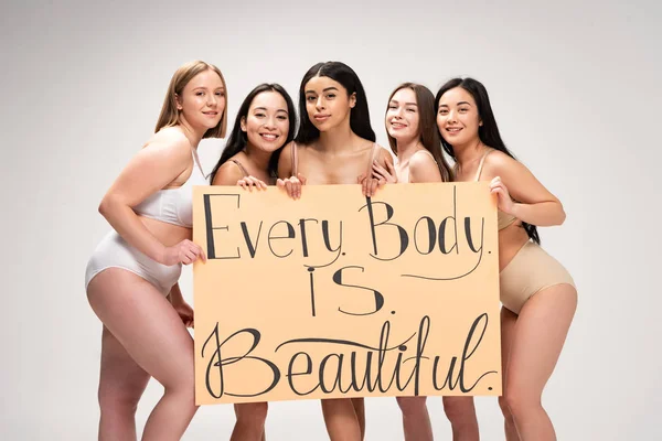 Five Smiling Multiethnic Girls Holding Placard Every Body Beautiful Lettering — Stock Photo, Image