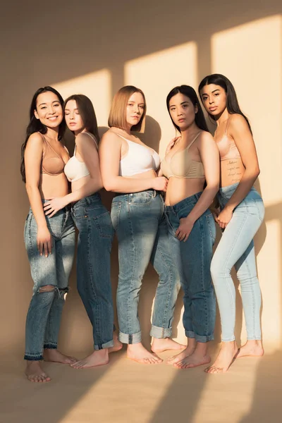 Five Beautiful Multicultural Women Blue Jeans Bras Standing Together Sunlight — Stock Photo, Image